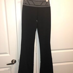 Lululemon Groove Yoga Pant, long, size 4